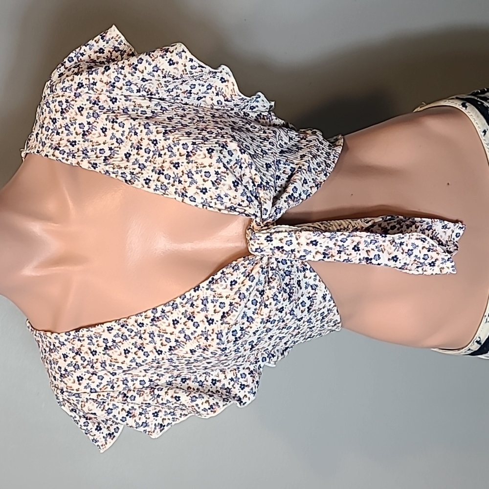NWT WINDSOR Dainty Floral Front Tie Crop Top Cottage Comfy‎ Size Large Boho